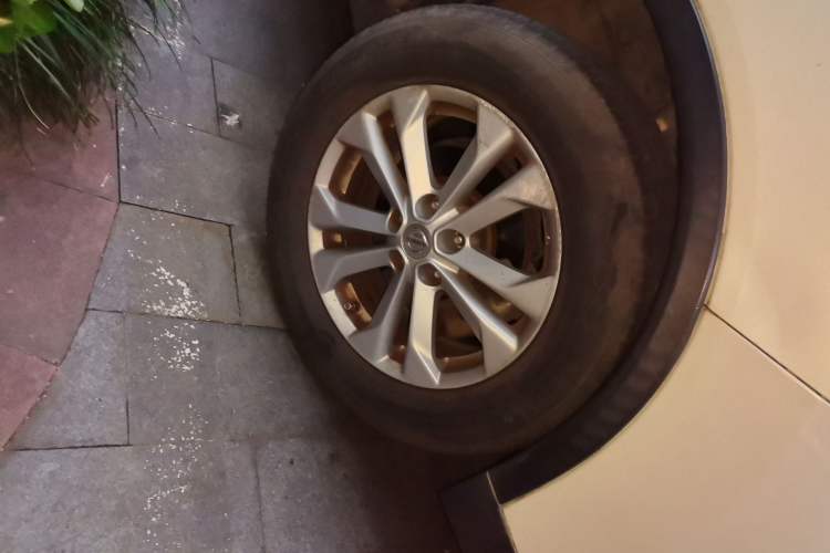 Used Nissan X-Trail 2014 2.0L CVT Comfort Edition 2WD Right Front Wheel Hub