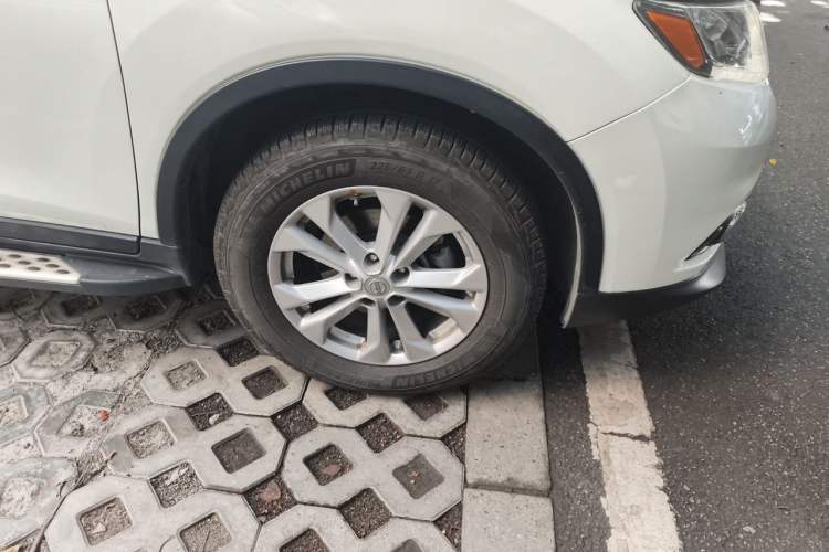 Used Nissan X-Trail 2014 2.5L CVT Leading Edition 4WD Right Front Wheel Hub