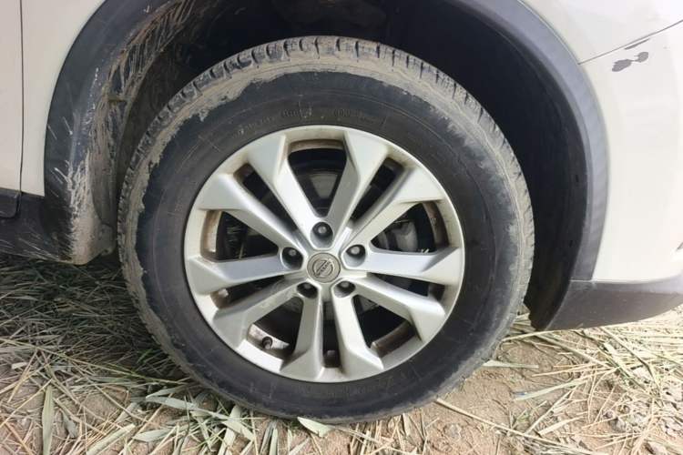 Used Nissan X-Trail 2014 2.5L CVT Luxury Edition 4WD Right Front Wheel Hub