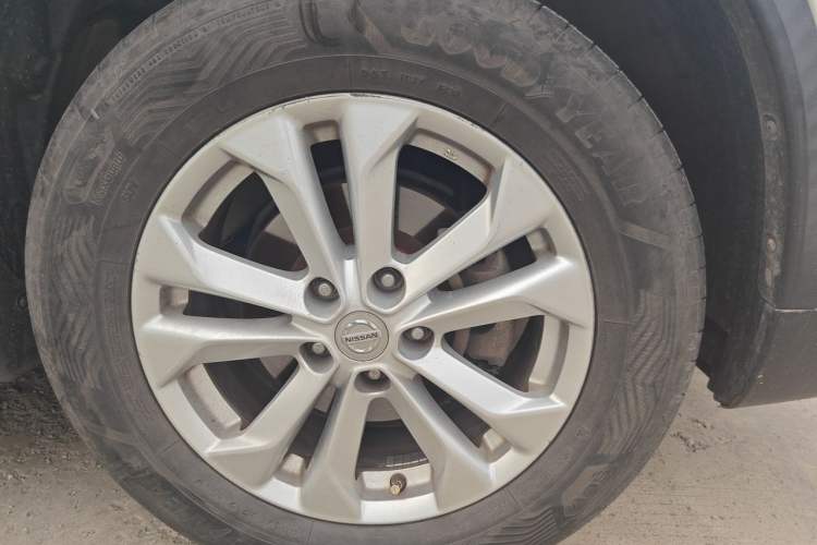 Used Nissan X-Trail 2014 2.0L CVT Comfort Edition 2WD Right Front Wheel Hub