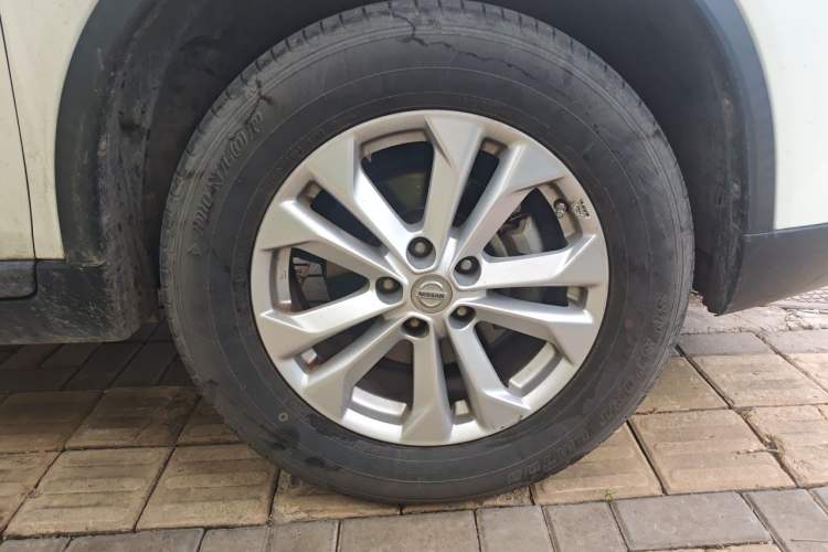 Used Nissan X-Trail 2014 2.0L CVT Comfort Edition 2WD Right Front Wheel Hub