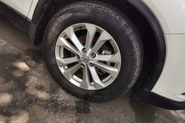 Used Nissan X-Trail 2014 2.5L CVT Leading Edition 4WD Right Front Wheel Hub