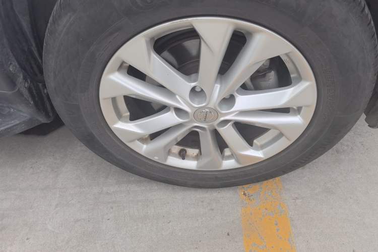 Used Nissan X-Trail 2014 2.5L CVT Luxury Edition 4WD Right Front Wheel Hub