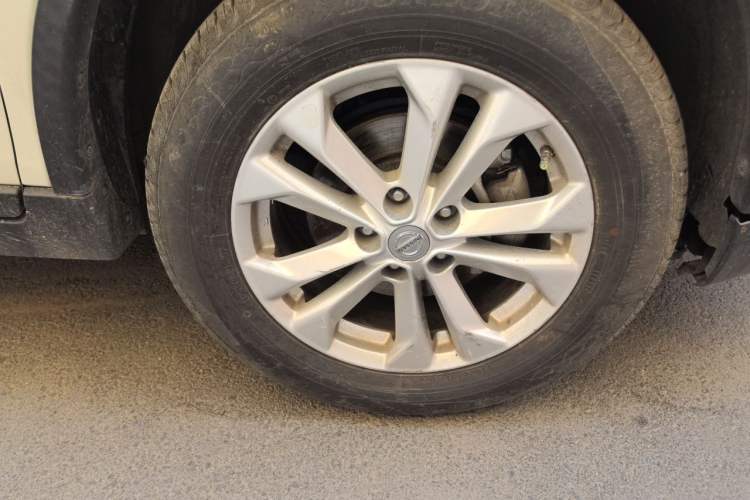 Used Nissan X-Trail 2014 2.0L CVT Comfort Edition 2WD Right Front Wheel Hub