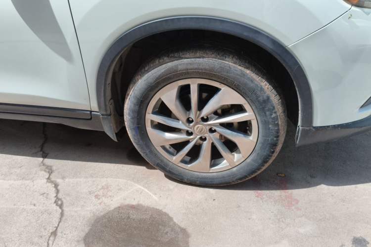 Used Nissan X-Trail 2014 2.5L CVT Ultimate Edition 4WD Right Front Wheel Hub