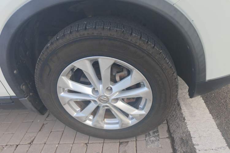 Used Nissan X-Trail 2014 2.0L CVT Comfort Edition 2WD Right Front Wheel Hub