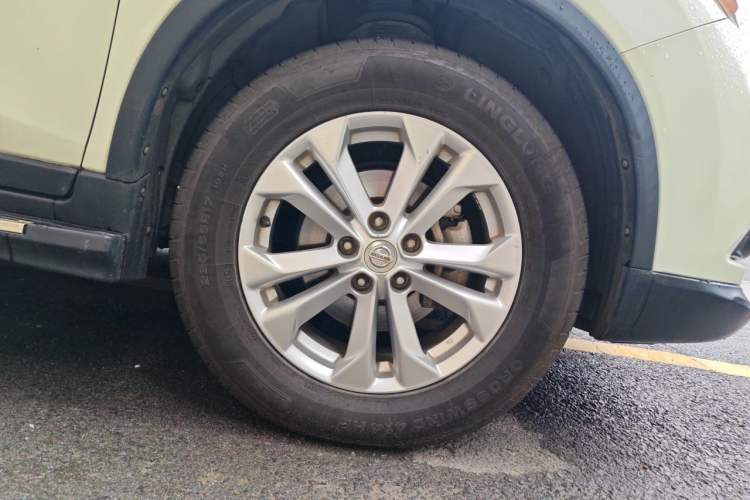 Used Nissan X-Trail 2014 2.0L CVT Comfort Edition 2WD Right Front Wheel Hub
