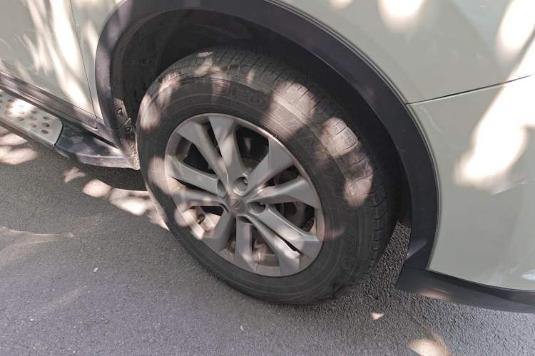 Used Nissan X-Trail 2014 2.5L CVT Luxury Edition 4WD Right Front Wheel Hub