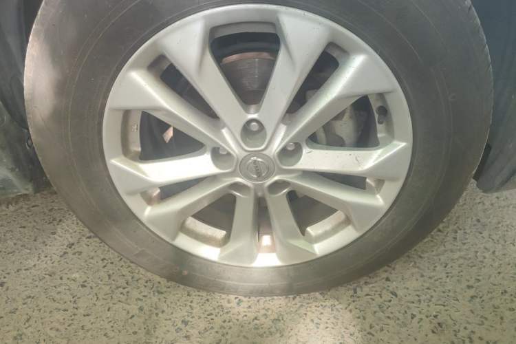 Used Nissan X-Trail 2014 2.0L CVT Comfort Edition 2WD Right Front Wheel Hub