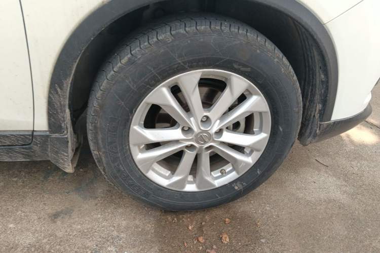 Used Nissan X-Trail 2014 2.5L CVT Luxury Edition 4WD Right Front Wheel Hub