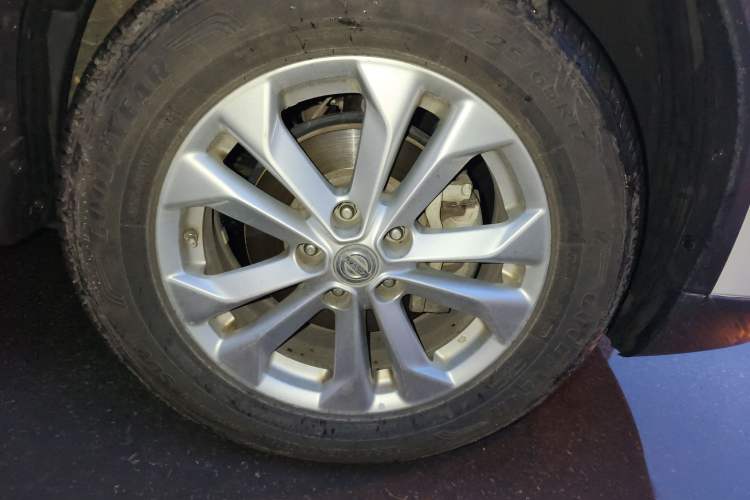 Used Nissan X-Trail 2014 2.5L CVT Luxury Edition 4WD Right Front Wheel Hub