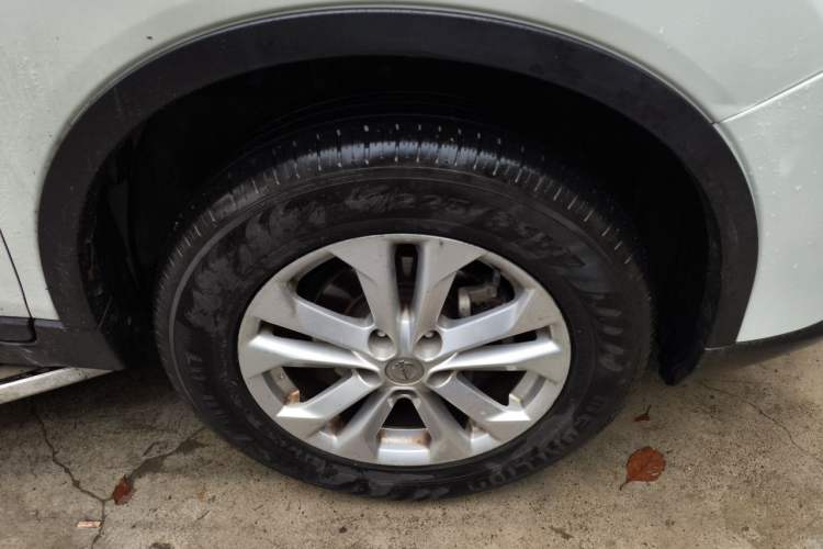 Used Nissan X-Trail 2014 2.0L CVT Comfort Edition 2WD Right Front Wheel Hub