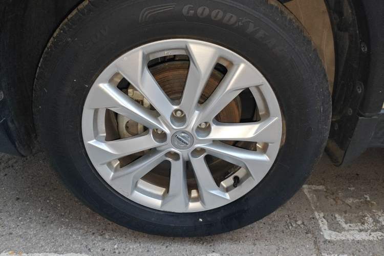 Used Nissan X-Trail 2014 2.0L CVT Comfort Edition 2WD Right Front Wheel Hub
