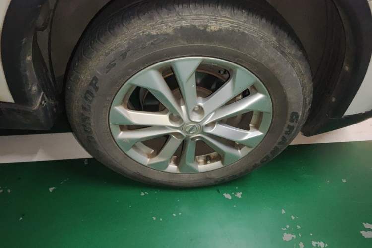 Used Nissan X-Trail 2014 2.0L CVT Comfort Edition 2WD Right Front Wheel Hub