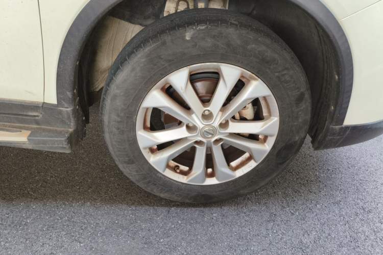 Used Nissan X-Trail 2014 2.5L CVT Luxury Edition 4WD Right Front Wheel Hub