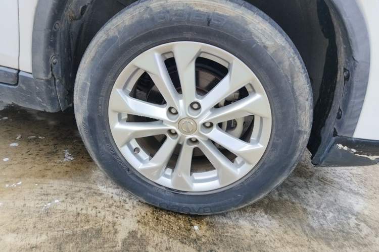 Used Nissan X-Trail 2014 2.0L CVT Comfort Edition 2WD Right Front Wheel Hub