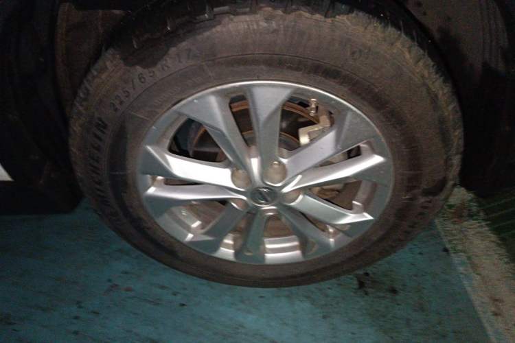 Used Nissan X-Trail 2014 2.5L CVT Luxury Edition 4WD Right Front Wheel Hub