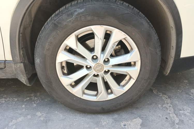 Used Nissan X-Trail 2014 2.5L CVT Luxury Edition 4WD Right Front Wheel Hub