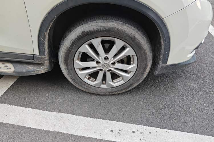 Used Nissan X-Trail 2014 2.5L CVT Leading Edition 4WD Right Front Wheel Hub