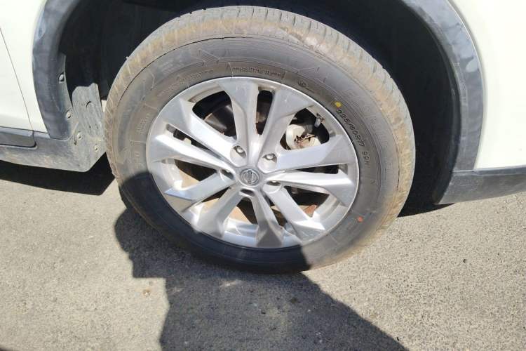 Used Nissan X-Trail 2014 2.0L CVT Comfort Edition 2WD Right Front Wheel Hub