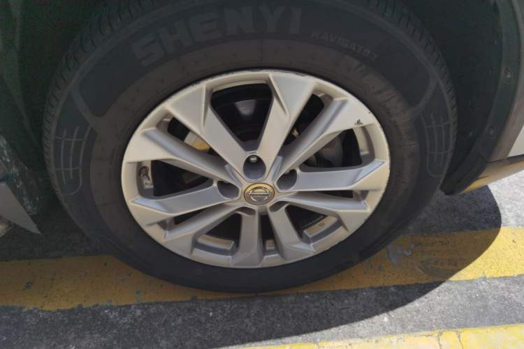 Used Nissan X-Trail 2014 2.0L CVT Comfort Edition 2WD Right Front Wheel Hub