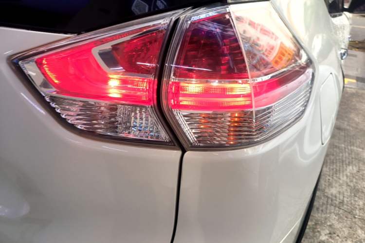 Used Nissan X-Trail 2014 2.5L CVT Leading Edition 4WD Right Rear Taillight