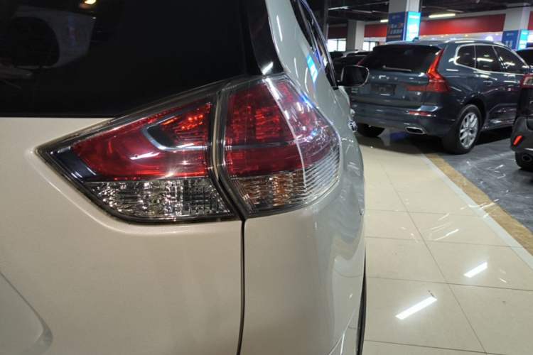 Used Nissan X-Trail 2014 2.0L CVT Comfort Edition 2WD Right Rear Taillight