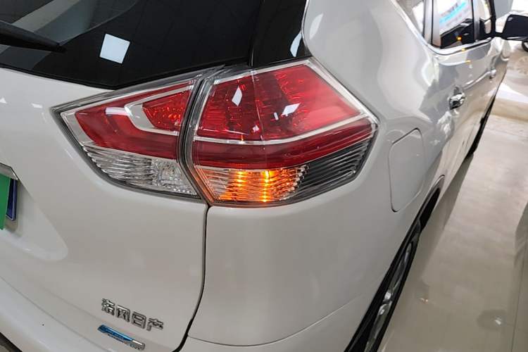 Used Nissan X-Trail 2014 2.5L CVT Luxury Edition 4WD Right Rear Taillight