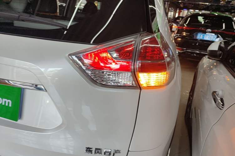 Used Nissan X-Trail 2014 2.5L CVT Leading Edition 4WD Right Rear Taillight
