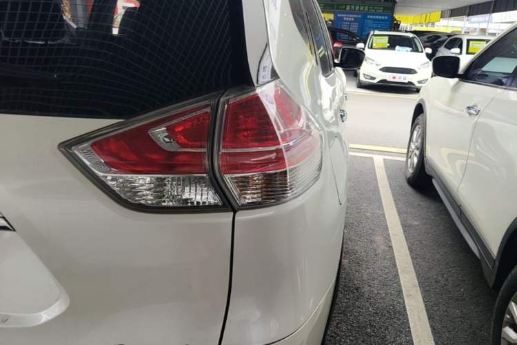 Used Nissan X-Trail 2014 2.0L CVT Comfort Edition 2WD Right Rear Taillight