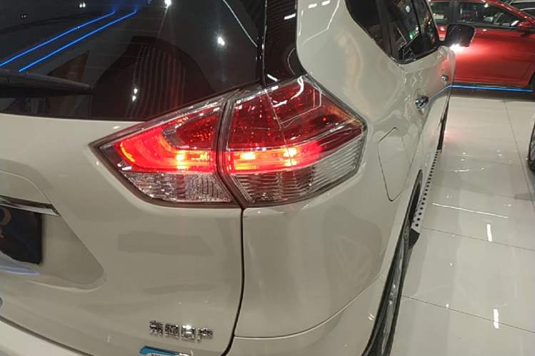 Used Nissan X-Trail 2014 2.0L CVT Comfort Edition 2WD Right Rear Taillight