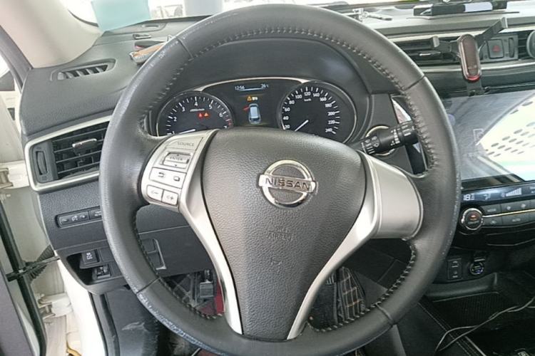 Used Nissan X-Trail 2014 2.0L CVT Comfort Edition 2WD Steering Wheel