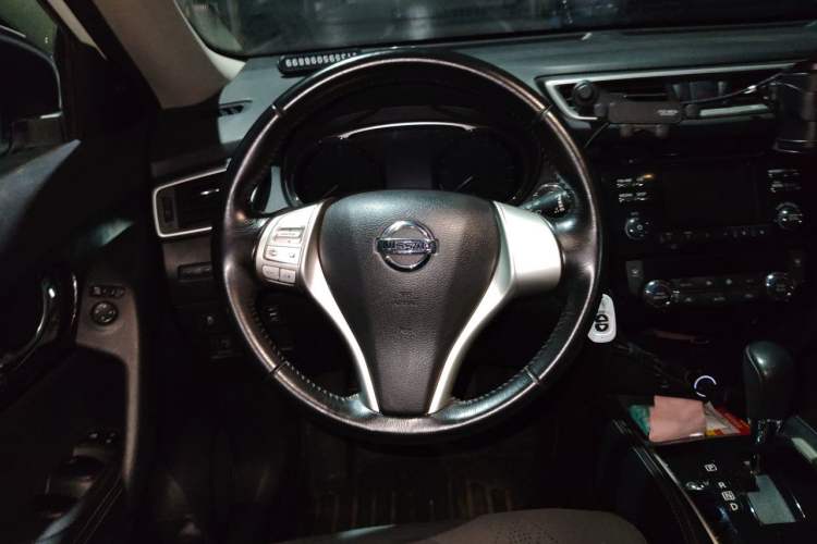 Used Nissan X-Trail 2014 2.5L CVT Luxury Edition 4WD Steering Wheel