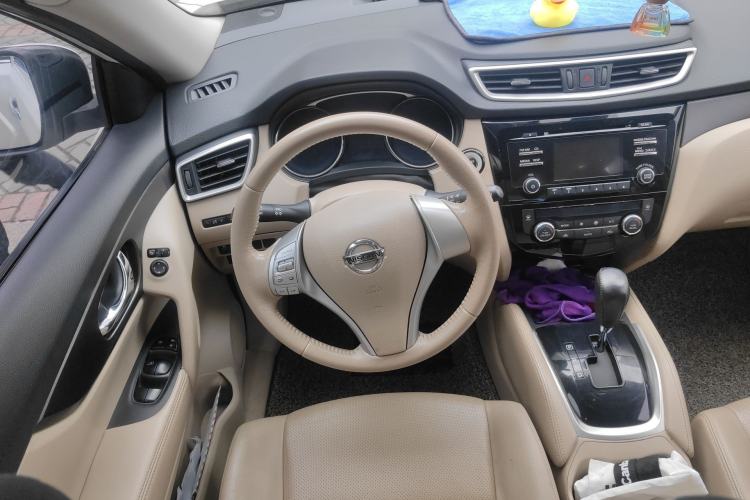 Used Nissan X-Trail 2014 2.0L CVT Comfort Edition 2WD Steering Wheel