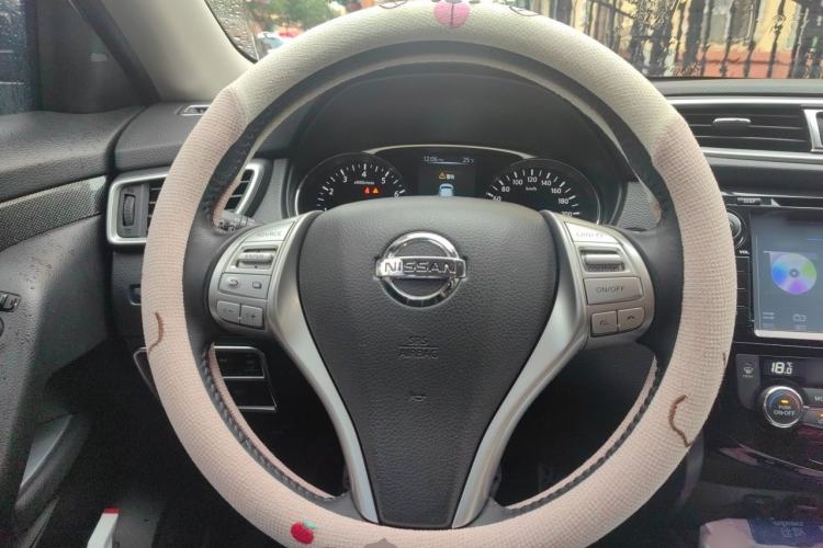 Used Nissan X-Trail 2014 2.5L CVT Luxury Edition 4WD Steering Wheel