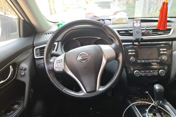 Used Nissan X-Trail 2014 2.0L CVT Comfort Edition 2WD Steering Wheel