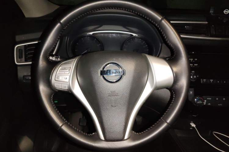 Used Nissan X-Trail 2014 2.0L CVT Comfort Edition 2WD Steering Wheel