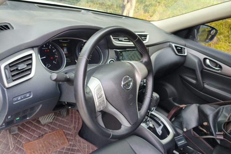 Used Nissan X-Trail 2014 2.0L CVT Comfort Edition 2WD Steering Wheel