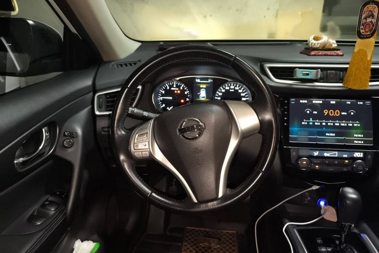 Used Nissan X-Trail 2014 2.0L CVT Comfort Edition 2WD Steering Wheel
