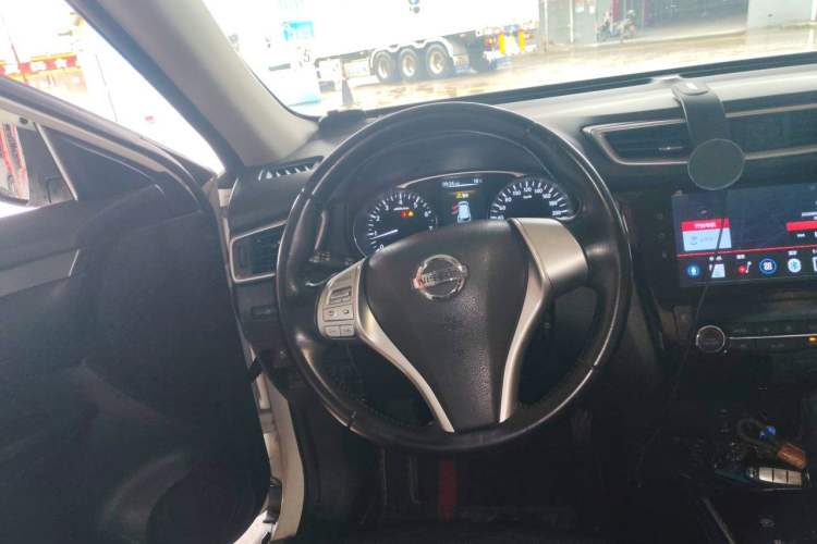 Used Nissan X-Trail 2014 2.0L CVT Comfort Edition 2WD Steering Wheel