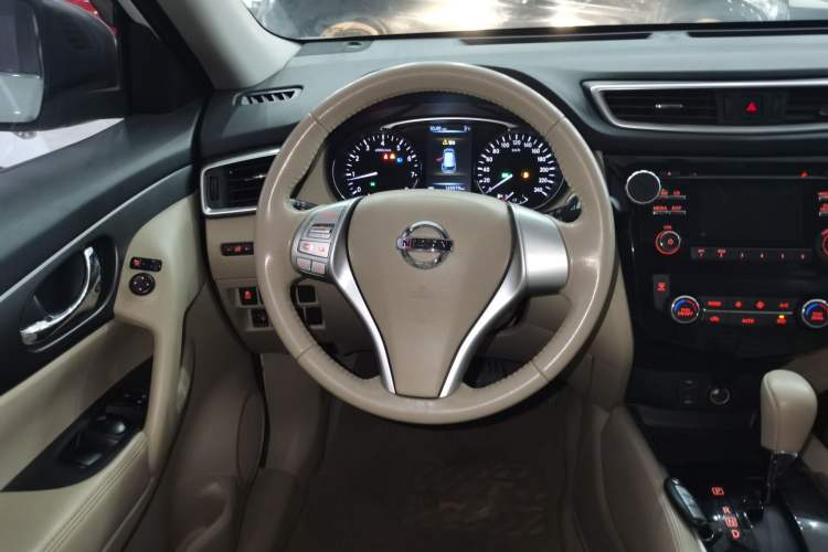 Used Nissan X-Trail 2014 2.0L CVT Comfort Edition 2WD Steering Wheel