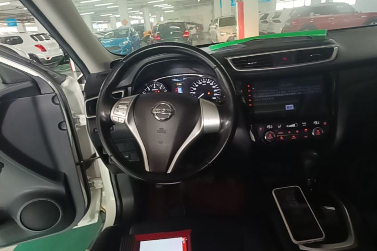 Used Nissan X-Trail 2014 2.0L CVT Comfort Edition 2WD Steering Wheel