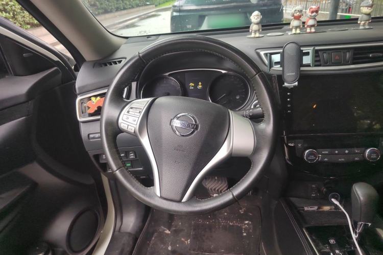 Used Nissan X-Trail 2014 2.5L CVT Luxury Edition 4WD Steering Wheel