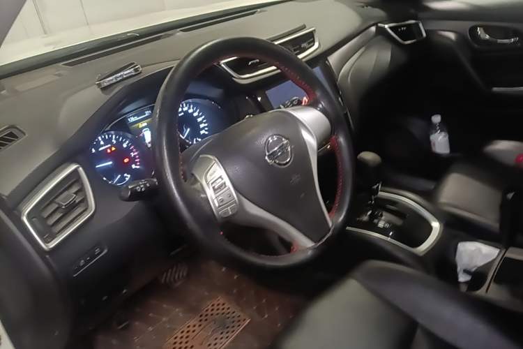 Used Nissan X-Trail 2014 2.0L CVT Comfort Edition 2WD Steering Wheel