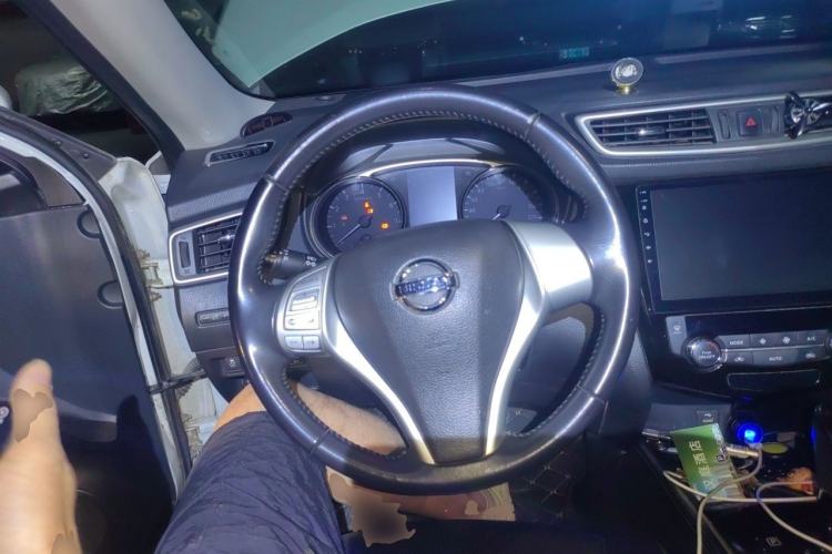Used Nissan X-Trail 2014 2.5L CVT Luxury Edition 4WD Steering Wheel