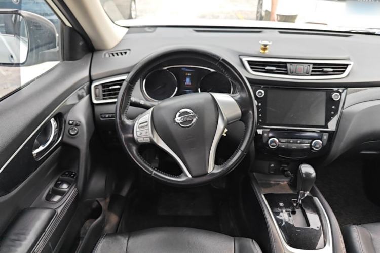 Used Nissan X-Trail 2014 2.5L CVT Luxury Edition 4WD Steering Wheel