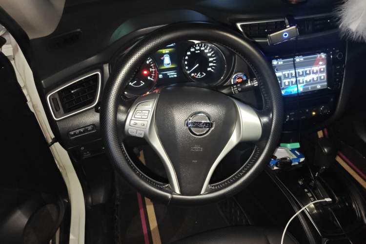 Used Nissan X-Trail 2014 2.0L CVT Comfort Edition 2WD Steering Wheel