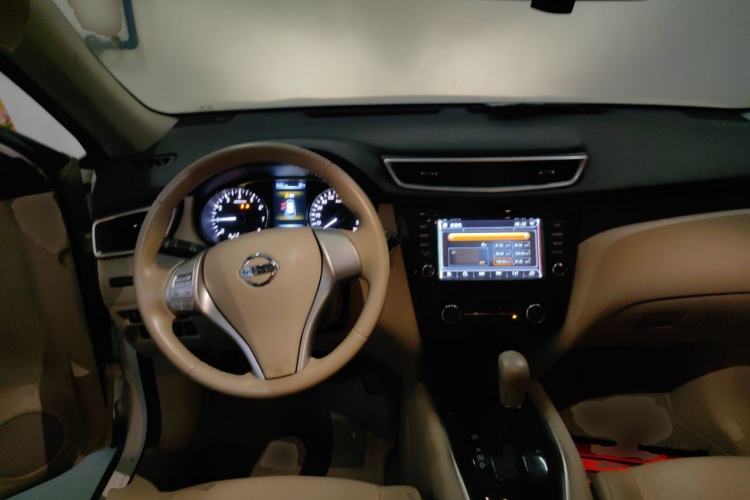 Used Nissan X-Trail 2014 2.0L CVT Comfort Edition 2WD Steering Wheel