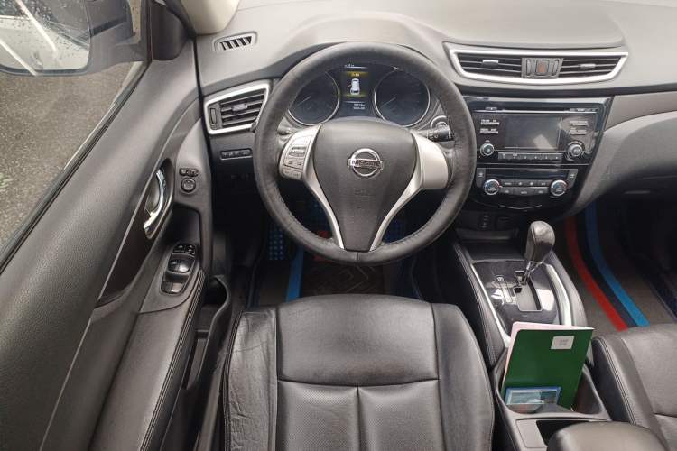 Used Nissan X-Trail 2014 2.0L CVT Comfort Edition 2WD Steering Wheel