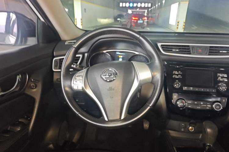 Used Nissan X-Trail 2014 2.0L CVT Comfort Edition 2WD Steering Wheel